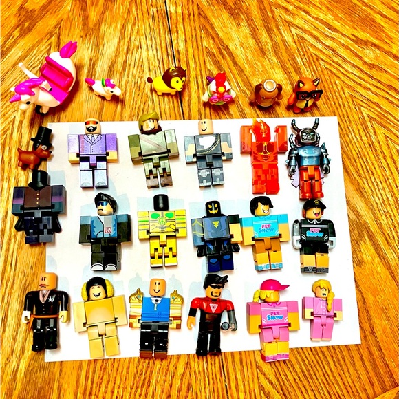 Roblox Assorted Figures & Pets Lot(24) Some Rare Some Incomplete Jazwares - Picture 1 of 10